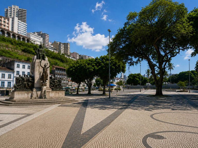 Praça Maria Felipa antiga Praça Visconde de Cayru