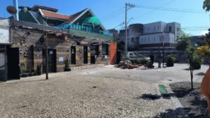 Sedur remove estruturas irregulares instaladas em área pública no bairro de Boa Viagem