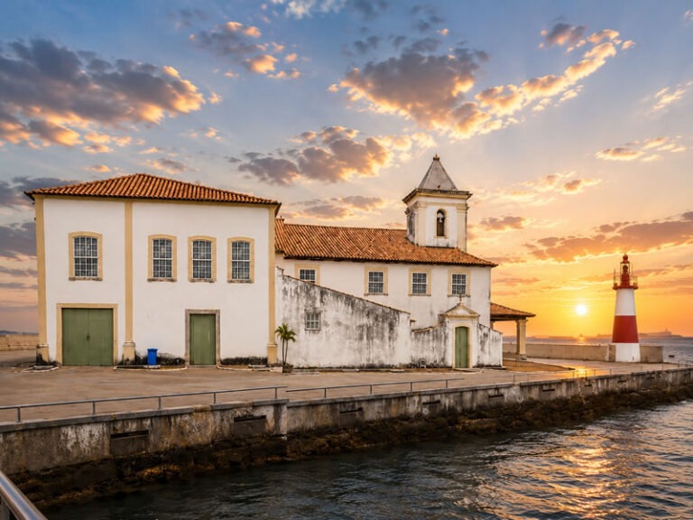 Ponta de Humaitá - Farol e Igreja de Monte Serrat