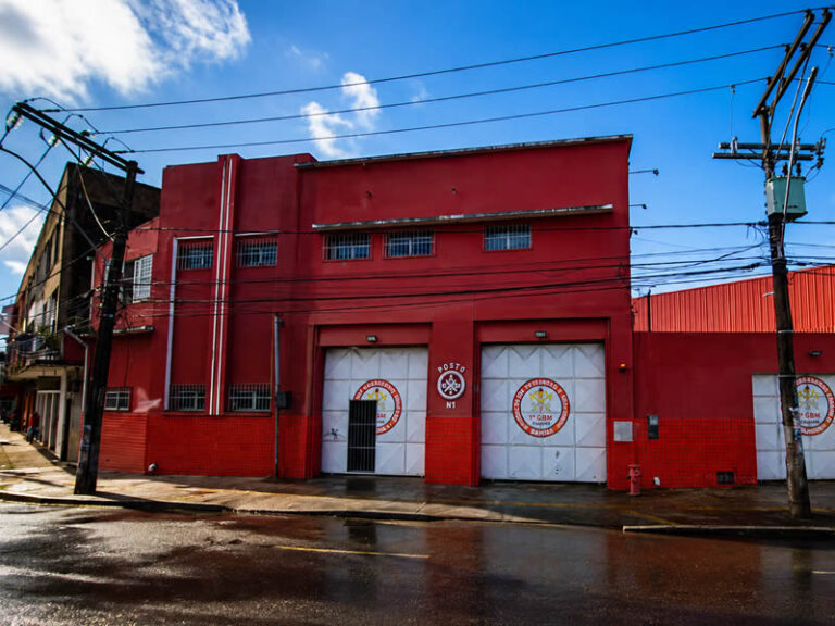 1º Grupamento de Bombeiros Militar GBM - Calçada