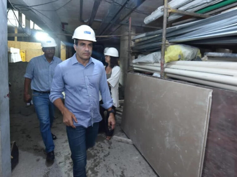 Prefeito Bruno Reis vistoria obras da Escola de Música e Artes e da Sala de Espetáculos Letieres Leite no Comércio