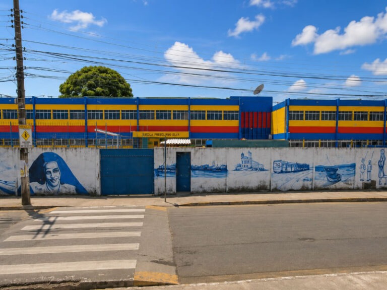 Escola Presciliano Silva